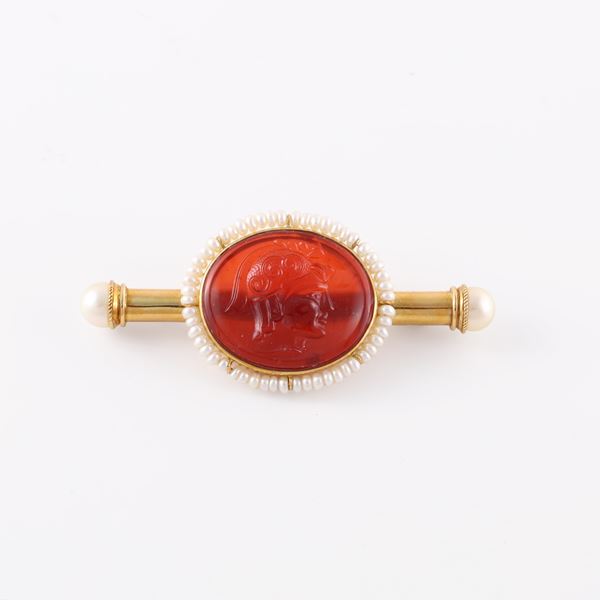 18KT GOLD, CULTURED PEARLS AND GLASS BROOCH