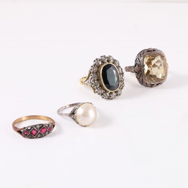 18KT GOLD AND SILVER LOT OF FOUR RINGS WITH ROSE CUT DIAMONDS AND GEMSTONES