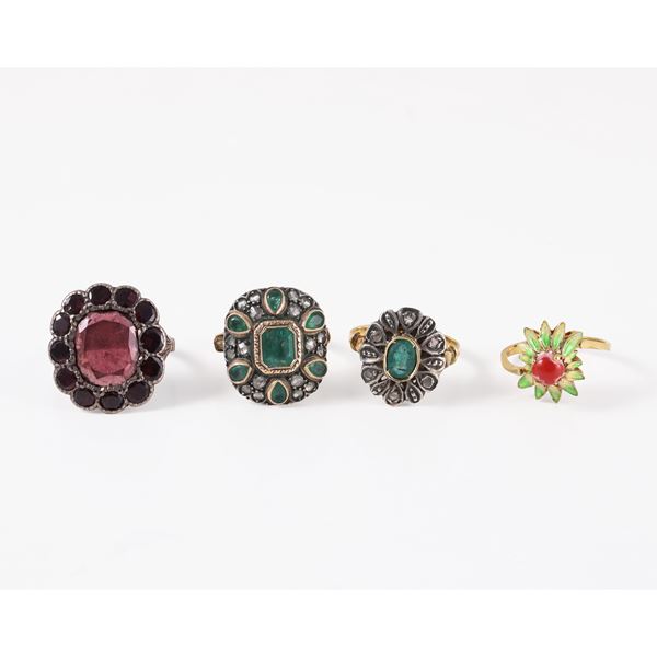 18KT GOLD AND SILVER LOT OF FOUR RINGS WITH GARNETS, EMERALDS, ROSE CUT DIAMONDS, ENAMEL AND SYNTHETIC GEM