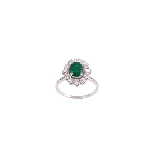 18KT GOLD, EMERALD AND DIAMONDS RING