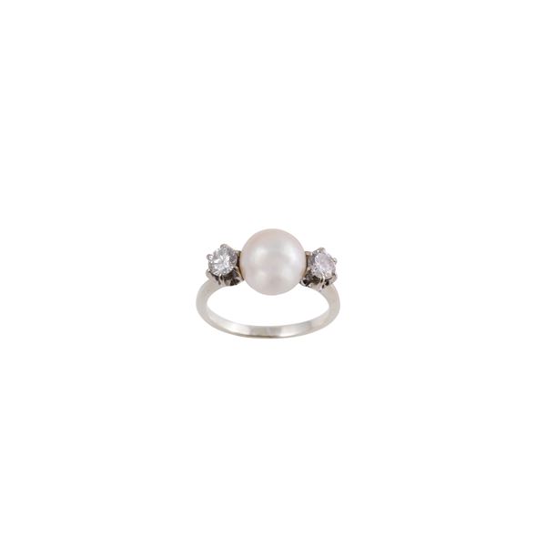 18KT GOLD, CULTURED PEARL AND DIAMONDS RING