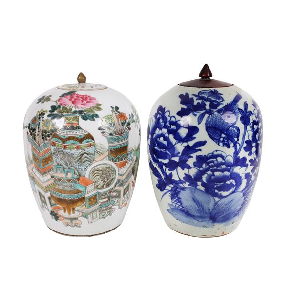 PAIR OF VASES - 清 粉彩博古罐及青花罐
