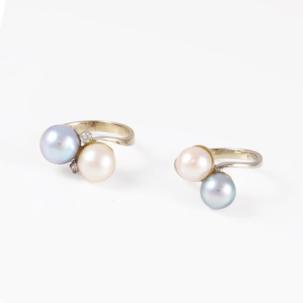 LOT OF TWO 18KT GOLD RINGS WITH CULTURED PEARLS AND DIAMONDS