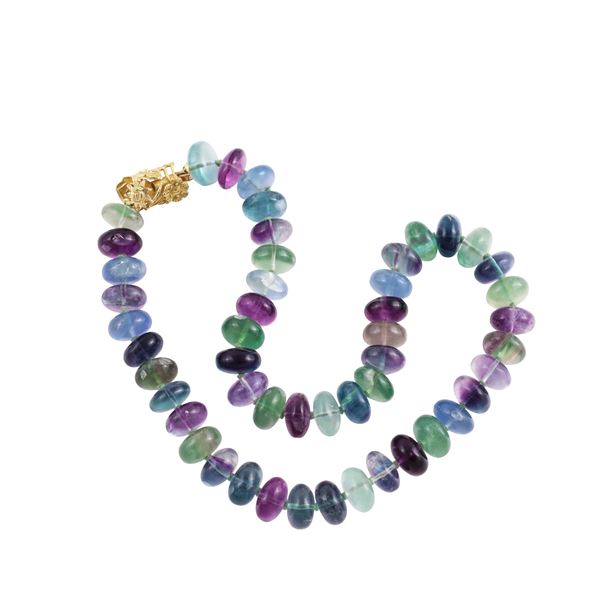 A SINGLE-STRAND NECKLACE OF FLUORITE AND AMETHYST BEADS WITH 18KT GOLD CLASP  - Auction IMPORTANT JEWELRY - Casa d'Aste International Art Sale