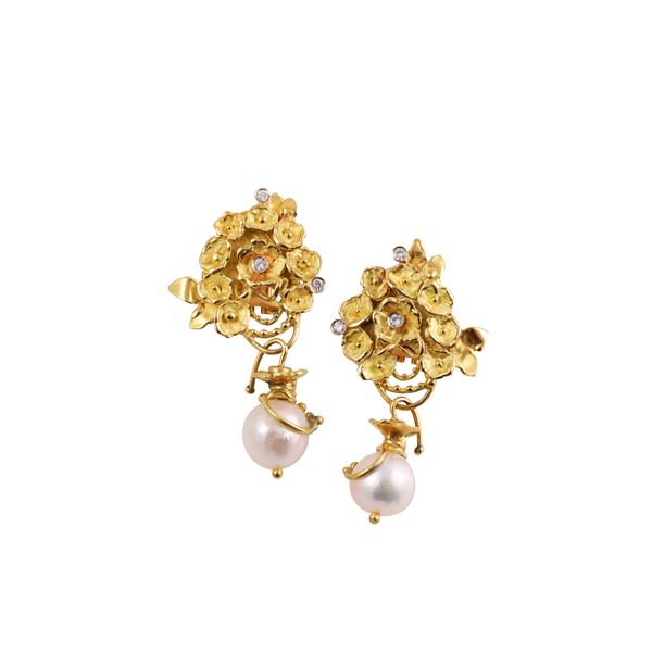 18KT GOLD, DIAMONDS AND CULTURED PEARLS EARRINGS  - Auction IMPORTANT JEWELRY - Casa d'Aste International Art Sale