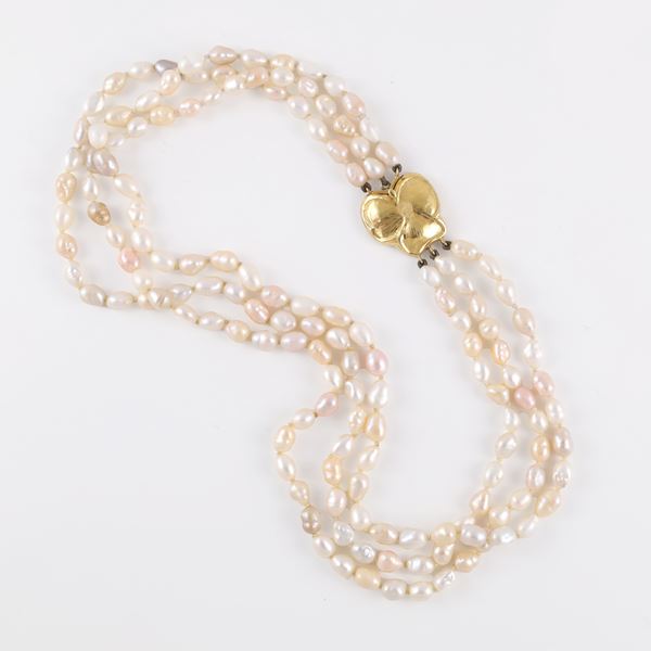 FRESHWATER PEARLS NECKLACE WITH 18KT GOLD CLASP