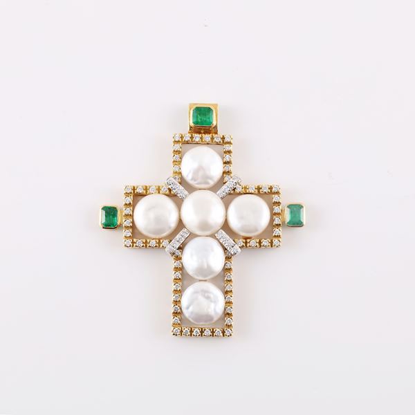 18KT GOLD PENDANT WITH DIAMONDS, EMERALDS AND FRESHWATER PEARLS