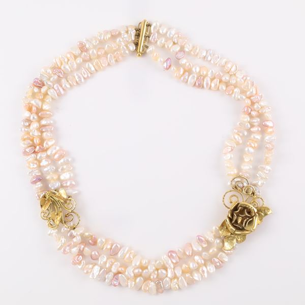 18KT GOLD AND FRESHWATER PEARLS NECKLACE