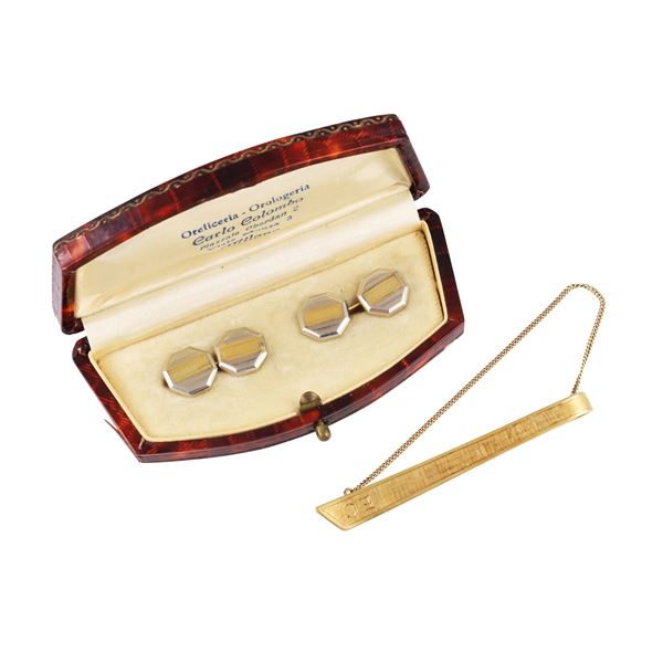 LOT OF 18KT GOLD CUFFLINKS AND TIE BAR
