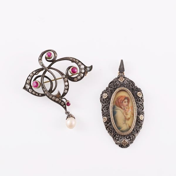 LOT OF SILVER AND GOLD BROOCH WITH SYNTHETIC GEMS AND PENDANT