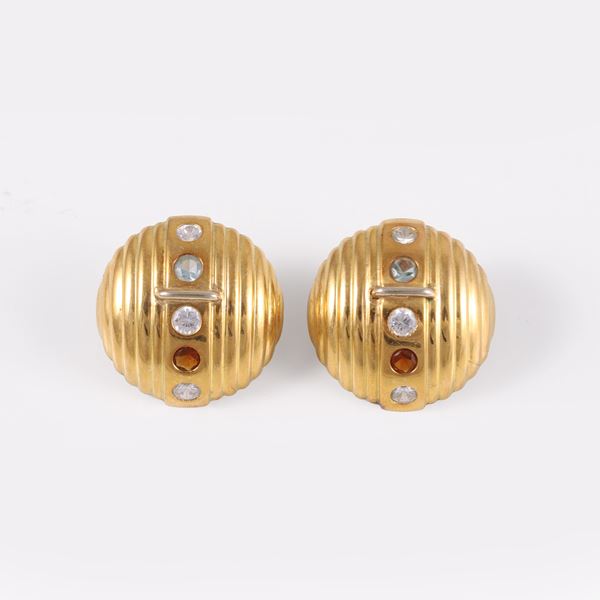 18KT GOLD AND SYNTHETIC GEMS EARRINGS