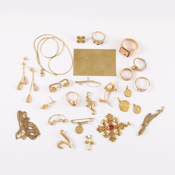 LOT OF MISCELLANEOUS 18KT AND 14KT GOLD ITEMS