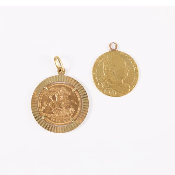 18KT GOLD LOT OF TWO PENDANTS