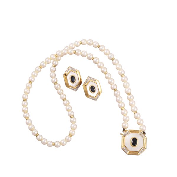 18KT GOLD LOT OF NECKLACE AND EARRINGS WITH CULTURED PEARLS, SAPPHIRES, DIAMONDS AND MOTHER OF PEARL