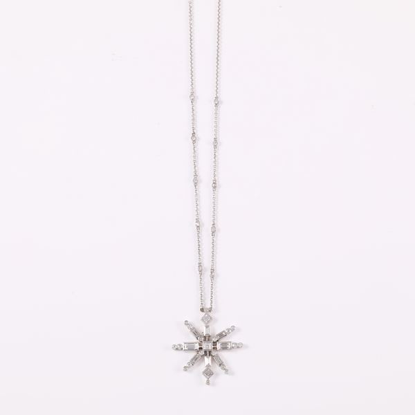 18KT GOLD AND DIAMONDS NECKLACE