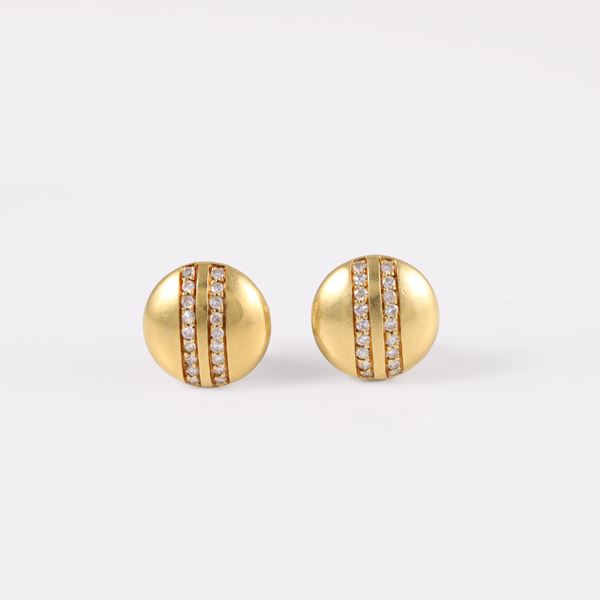 18KT GOLD AND DIAMONDS EARRINGS
