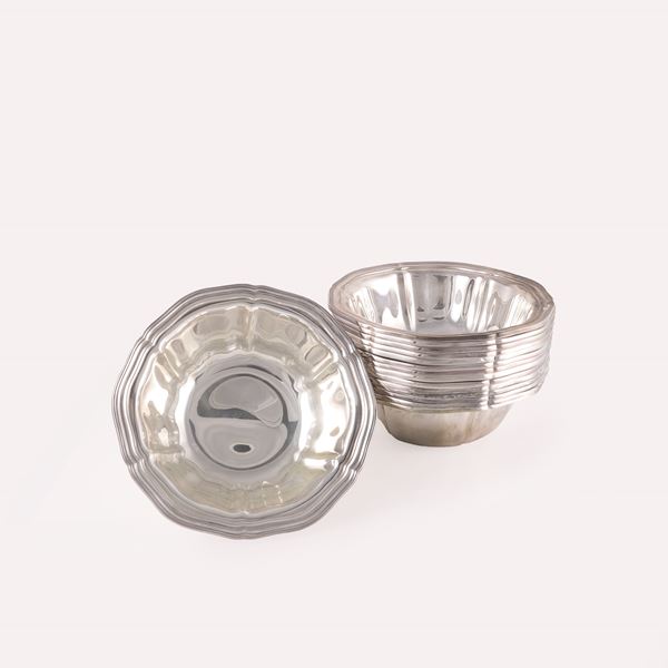 LOT OF FIFTEEN 800 SILVER BOWLS  - Auction JEWELS AND SILVERS - Casa d'Aste International Art Sale