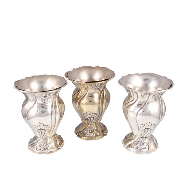 SET DI TRE PICCOLI VASI  - Asta GIOIELLI IMPORTANTI - Casa d'Aste International Art Sale