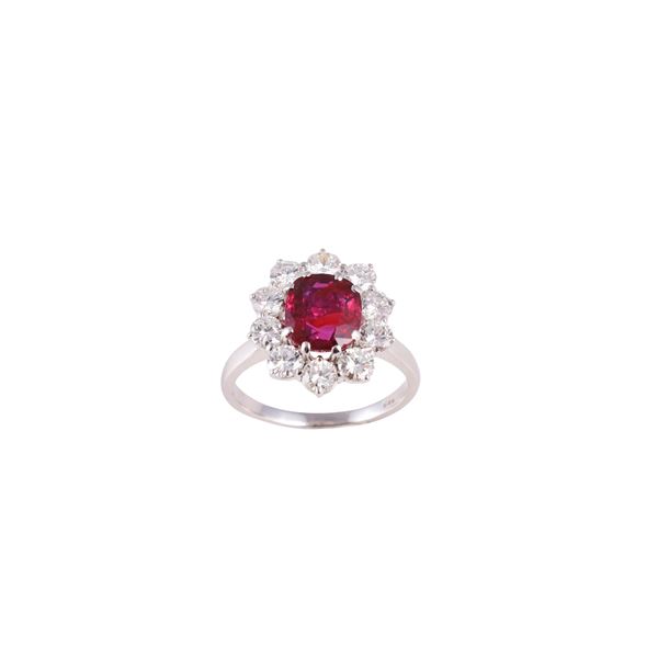 18KT GOLD, RUBY AND DIAMONDS RING