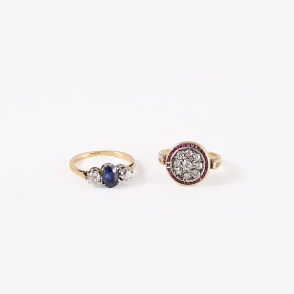 LOT OF TWO 18KT GOLD AND SILVER RINGS WITH DIAMONDS, SAPPHIRE AND RUBIES 