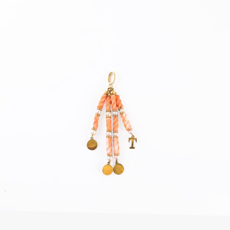 Pendente in oro giallo con corallo e perle coltivate