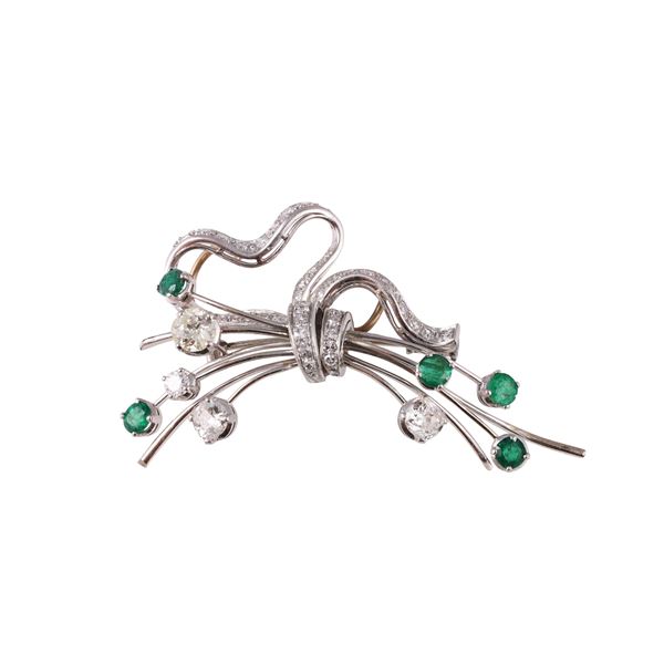 18KT GOLD AND PLATINUM BROOCH WITH DIAMONDS AND EMERALDS  - Auction IMPORTANT JEWELRY - Casa d'Aste International Art Sale