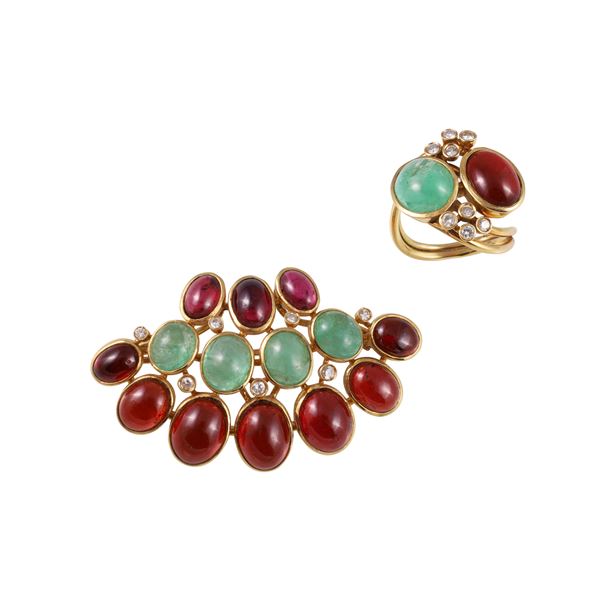 LOT OF 18KT GOLD BROOCH AND RING WITH GARNETS AND EMERALDS  - Auction IMPORTANT JEWELRY - Casa d'Aste International Art Sale