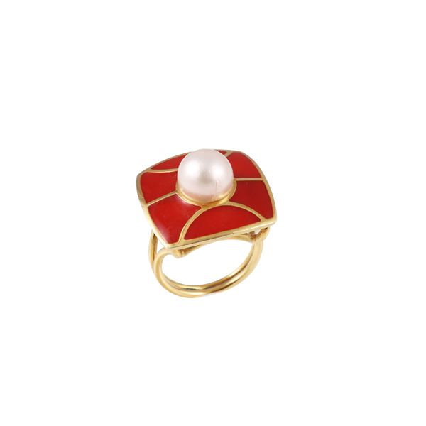 18KT GOLD RING AND PENDANT SET WITH CULTURED PEARLS AND ENAMEL