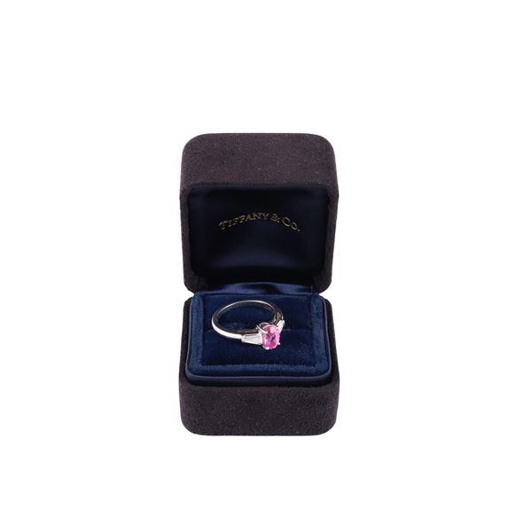 PLATINUM RING WITH PINK SAPPHIRE AND DIAMONDS, BY TIFFANY & Co.  - Auction IMPORTANT JEWELRY - Casa d'Aste International Art Sale