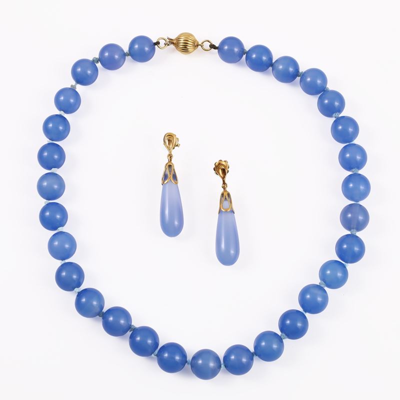 Collana e orecchini in oro giallo con calcedoni