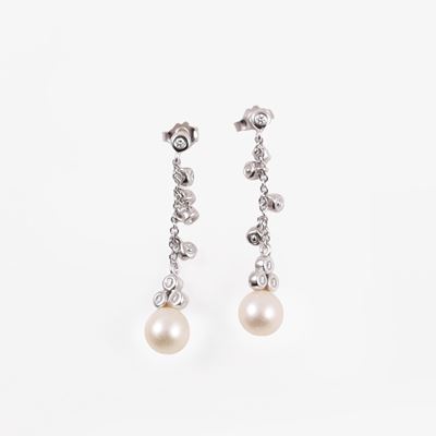 ORECCHINI pendenti a catenella in oro bianco con brillanti e perle coltivate