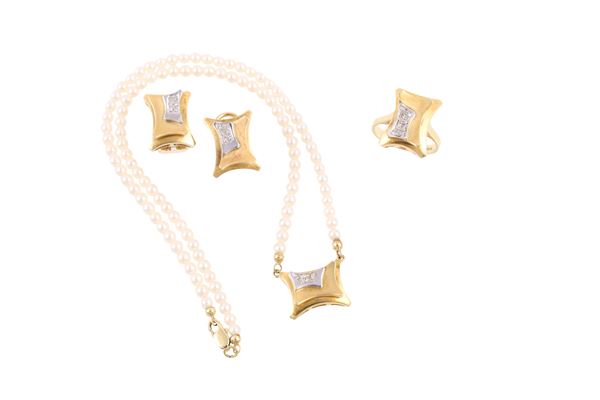 LOT OF 18KT GOLD AND DIAMOND RING, EARRINGS AND NECKLACE WITH CULTURED PEARLS 