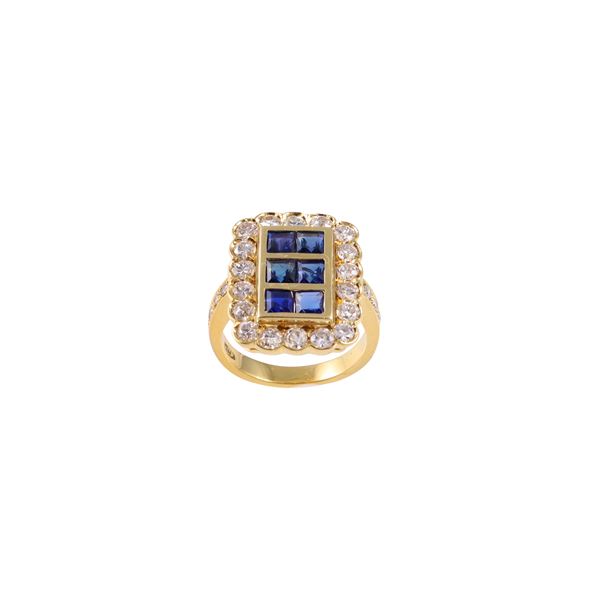 18KT GOLD RING WITH SAPPHIRE AND DIAMONDS
