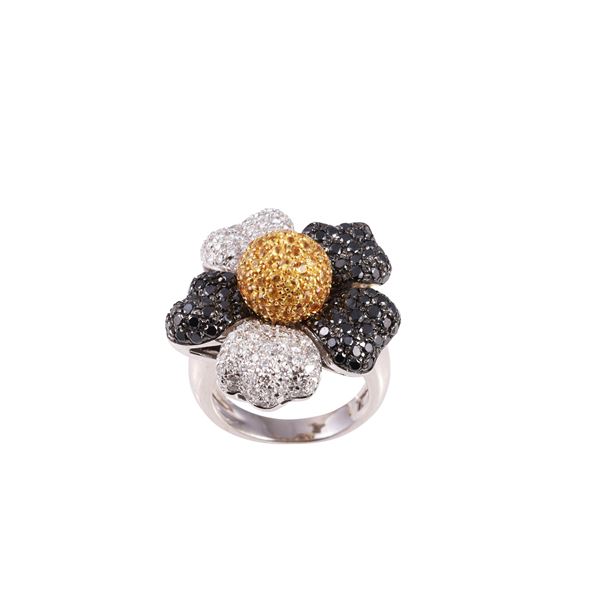 * 18KT GOLD RING WITH YELLOW SAPPHIRES, COLORLESS AND BLACK DIAMONDS