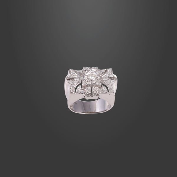 * 18KT GOLD AND DIAMONDS RING