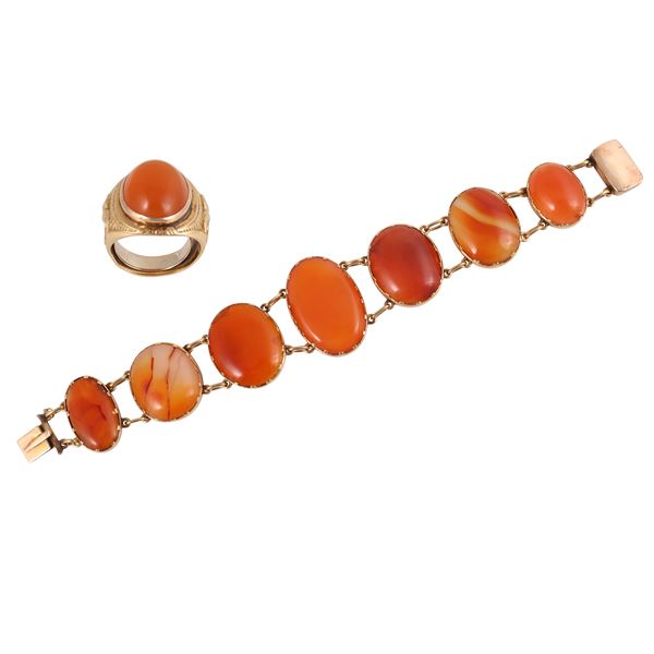18KT GOLD LOT OF BRACELET AND RING WITH CARNELIAN