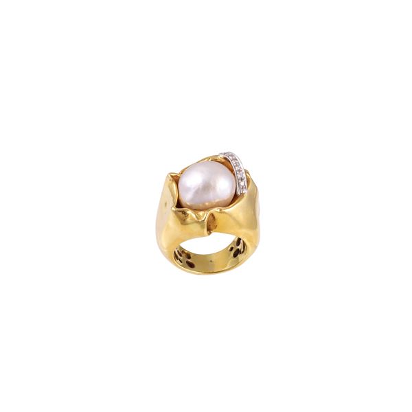 18KT GOLD RING WITH CULTURED PEARL AND DIAMONDS  - Auction IMPORTANT JEWELRY - Casa d'Aste International Art Sale