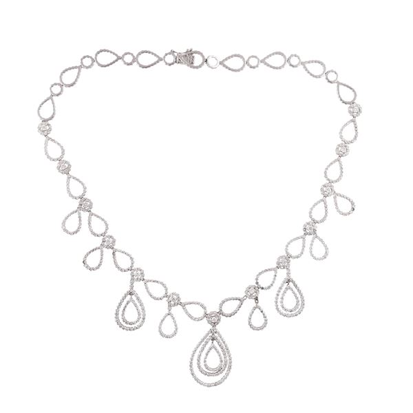 18KT GOLD NECKLACE WITH DIAMONDS (four missings)