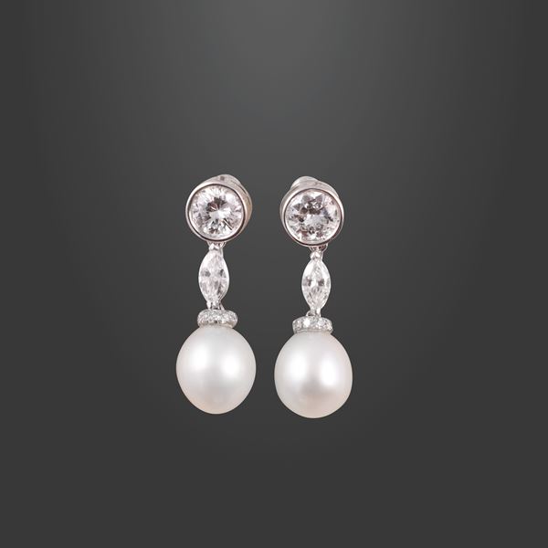 18KT GOLD EARRINGS WITH DIAMONDS AND CULTURED PEARLS  - Auction IMPORTANT JEWELRY - Casa d'Aste International Art Sale