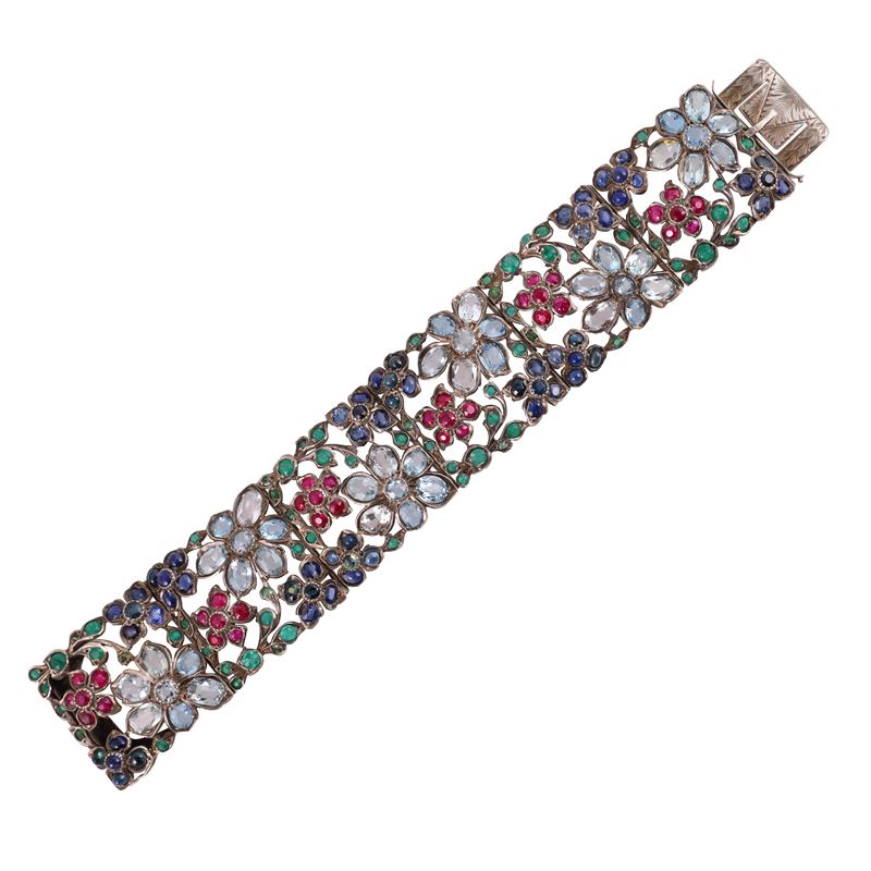 Bracciale in argento con placche floreali e gemme sintetiche