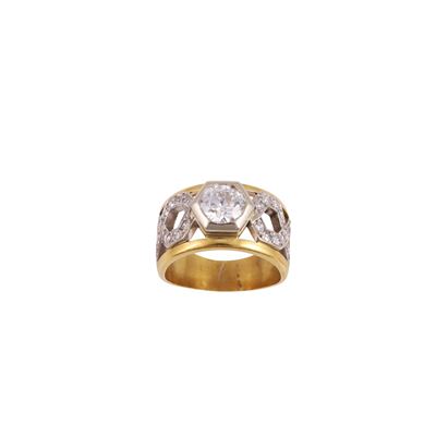 Anello in oro giallo e bianco con diamante taglio antico europeo