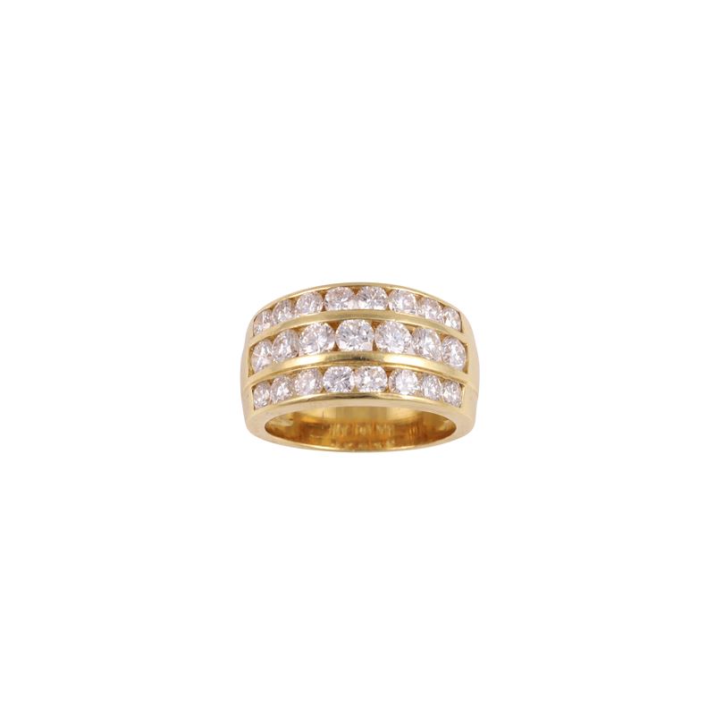 Anello in oro giallo con brillanti