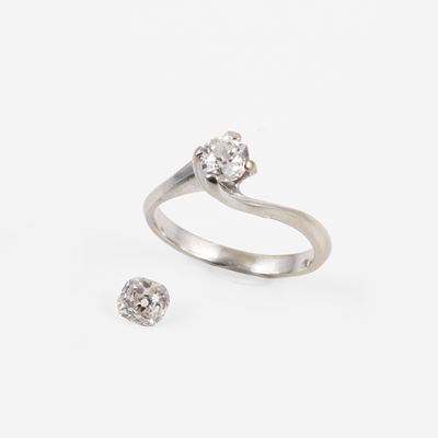 Anello in oro bianco con diamanti a taglio antico europeo