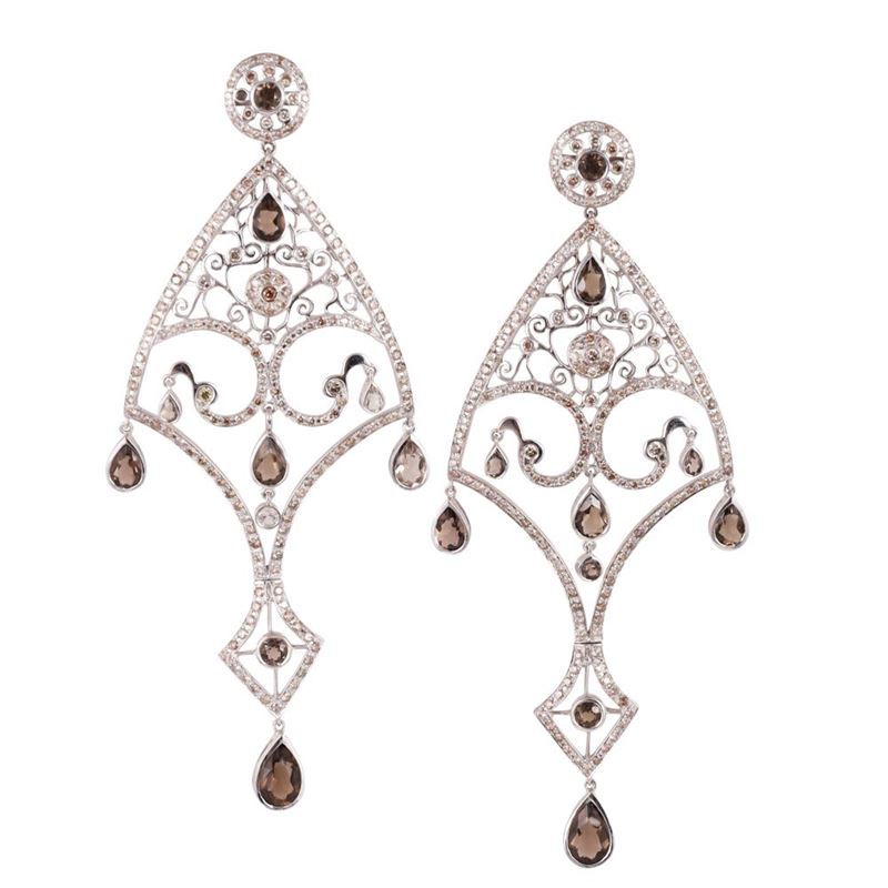ORECCHINI pendenti in oro bianco 18K con brillanti e quarzi fumé