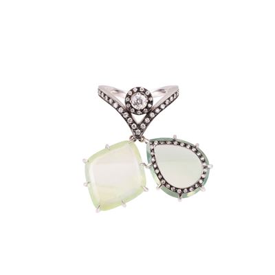 Anello in oro bianco e brunito 18Kt con brillanti e pendenti in peridoto