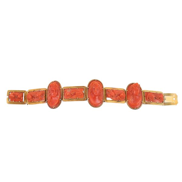 ~ 18KT GOLD BRACELET WITH CORAL CAMEOS (chipped)