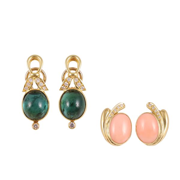 TWO PAIRS OF 18KT GOLD EARRINGS WITH CORAL, GREEN TURMALINE AND DIAMONDS