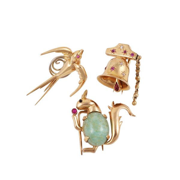 LOT OF THREE 18KT GOLD BROOCHES