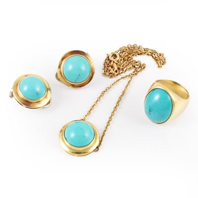 Parure di gioielli in oro giallo e turchesi, comprising girocollo, orecchini a clip e anello