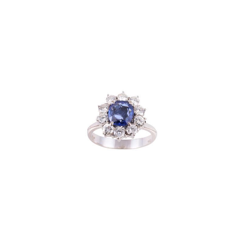 Anello in oro bianco con zaffiro e brillanti